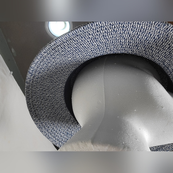 Beautiful NWOT Betmar Jess style sun hat in blue & white poly braid. New no tags - Picture 9 of 10